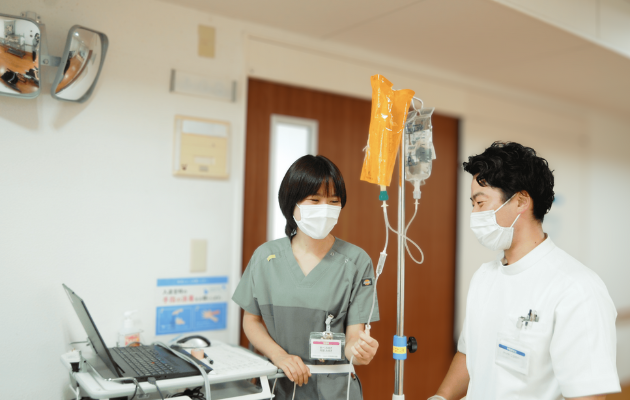 リハビリスタッフと情報を共有する回復期リハビリテーション病棟の看護師